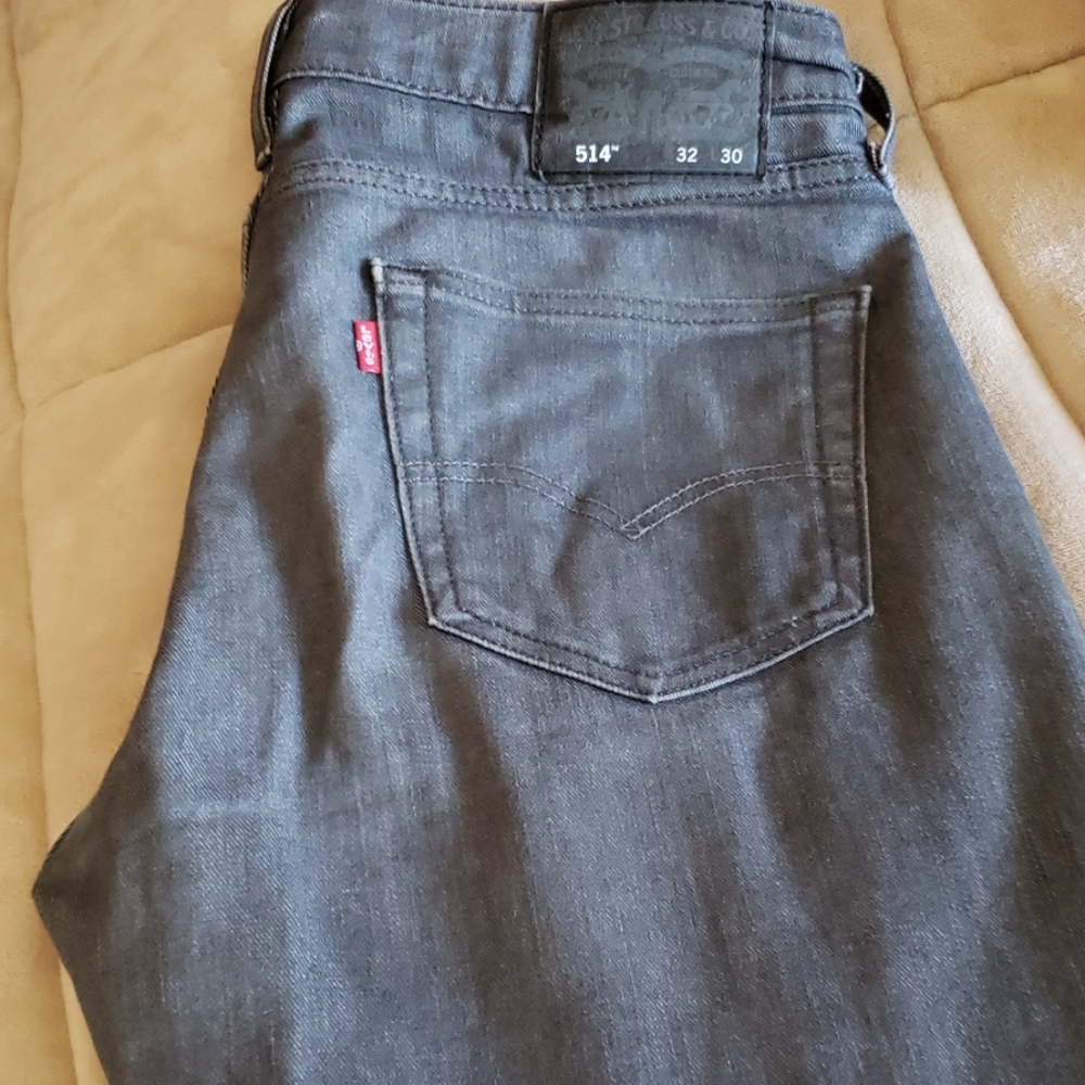 Levi's - Picture 2 of 4